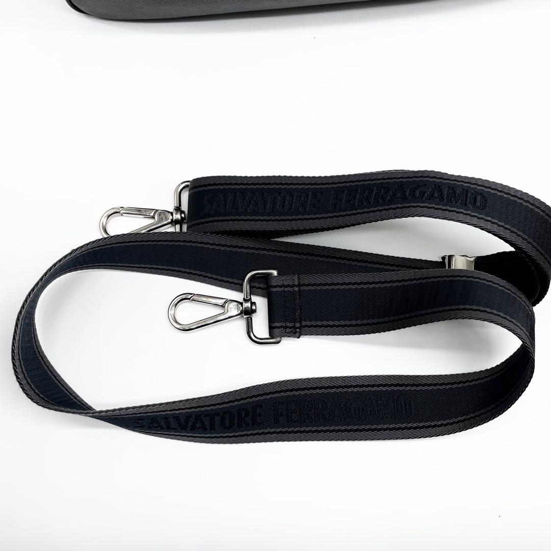 【美品】フェラガモ 2WAY ビジネスバッグ レザー 濃灰 ロゴショルダー