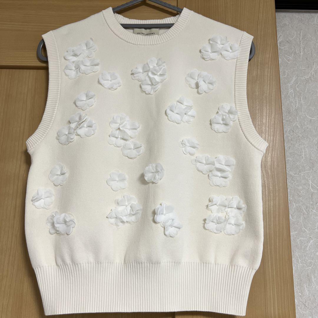 UNITED ARROWSフラワー刺繍 ニットベスト UNITED ARROWS フラワーニットベスト - メルカリ