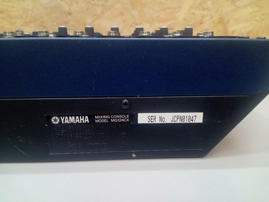 YAMAHA　ヤマハ　ミキシングコンソール　MG124CX