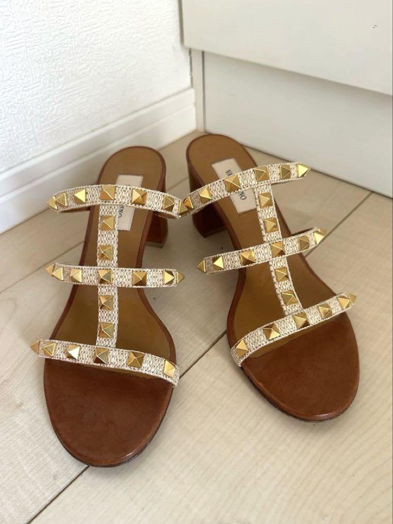 Valentino スタッズ付きサンダル
