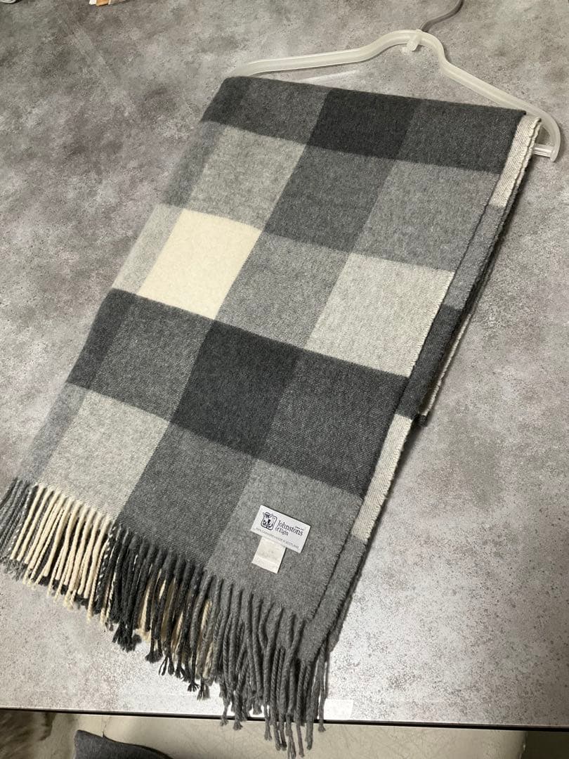 ジョンストンズ ブロックチェック 大判ストール グレー ホワイトJohnstons of Elgin