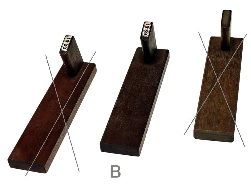 Back-Up Trading M1911 木製ピストルスタンド - B