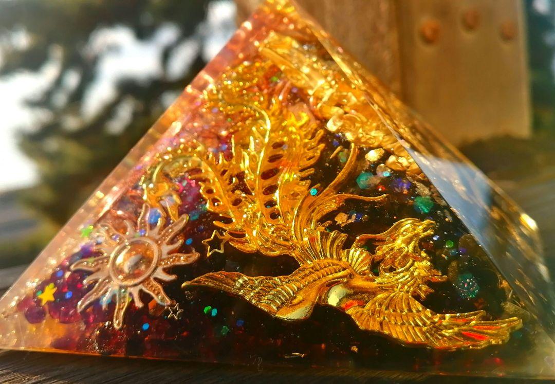 鳳凰✧龍神✧白蛇の抜け殻入り✧チャクラ✧ピラミッド✧オルゴナイト
