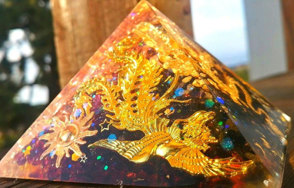 鳳凰✧龍神✧白蛇の抜け殻入り✧チャクラ✧ピラミッド✧オルゴナイト