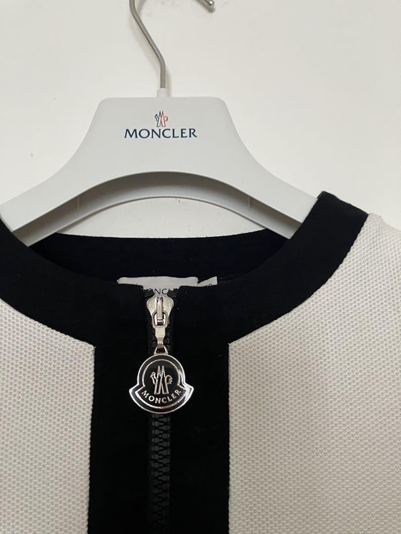 Moncler モンクレール　七分袖のノーカラーコットンジャケット Moncler モンクレール 七分袖のノーカラーコットンジャケット
