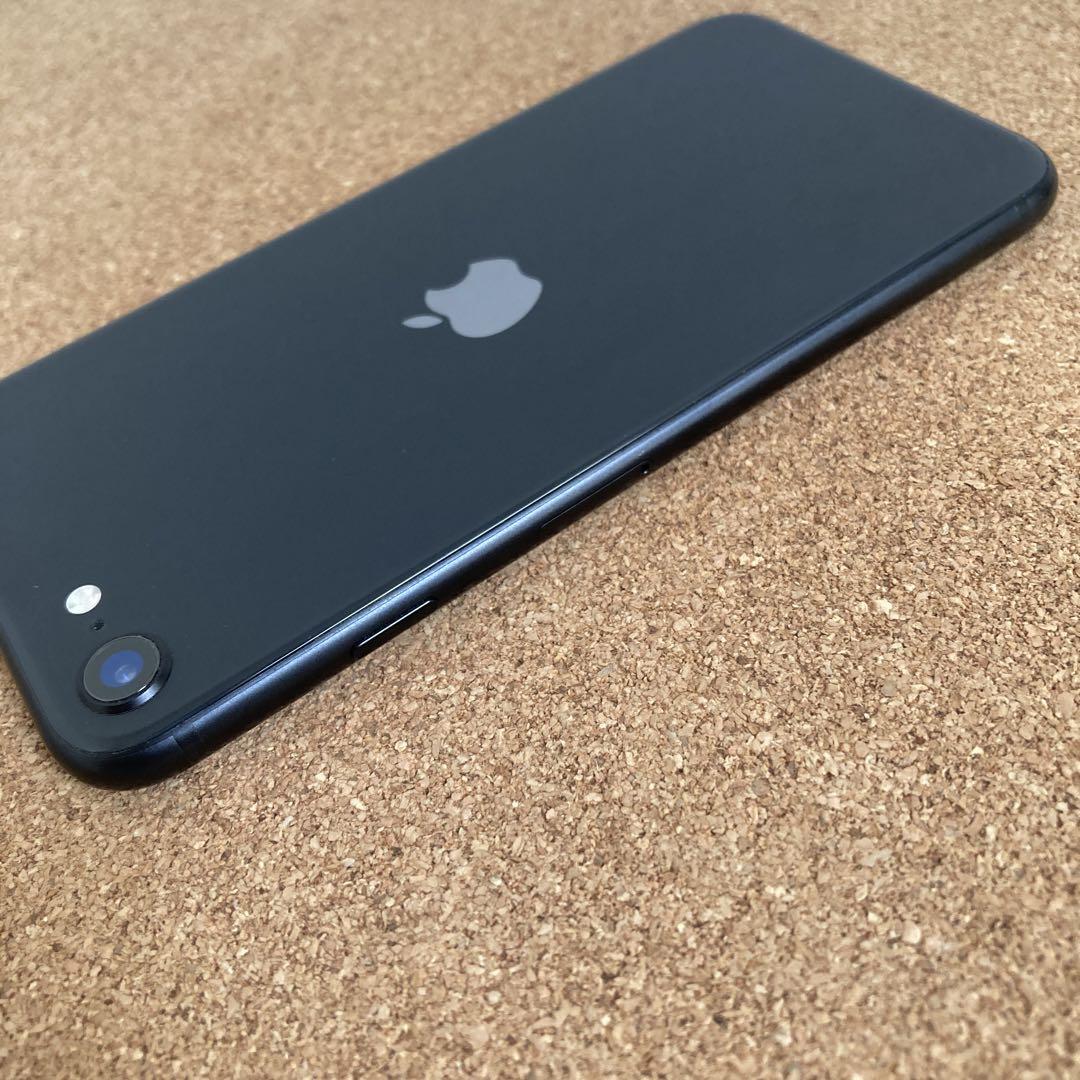 2132【早い者勝ち】美品☆電池新品☆iPhoneSE2 64GB SIMフリ