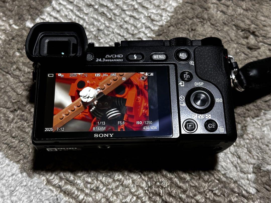 衝撃特価 α6000 SONY ミラーレス一眼カメラ メルカリ - シャッター数967回 デジタルカメラ