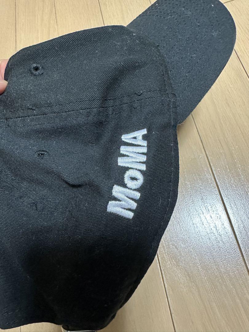 MoMA ロゴ ベースボールキャップ　ネイビー