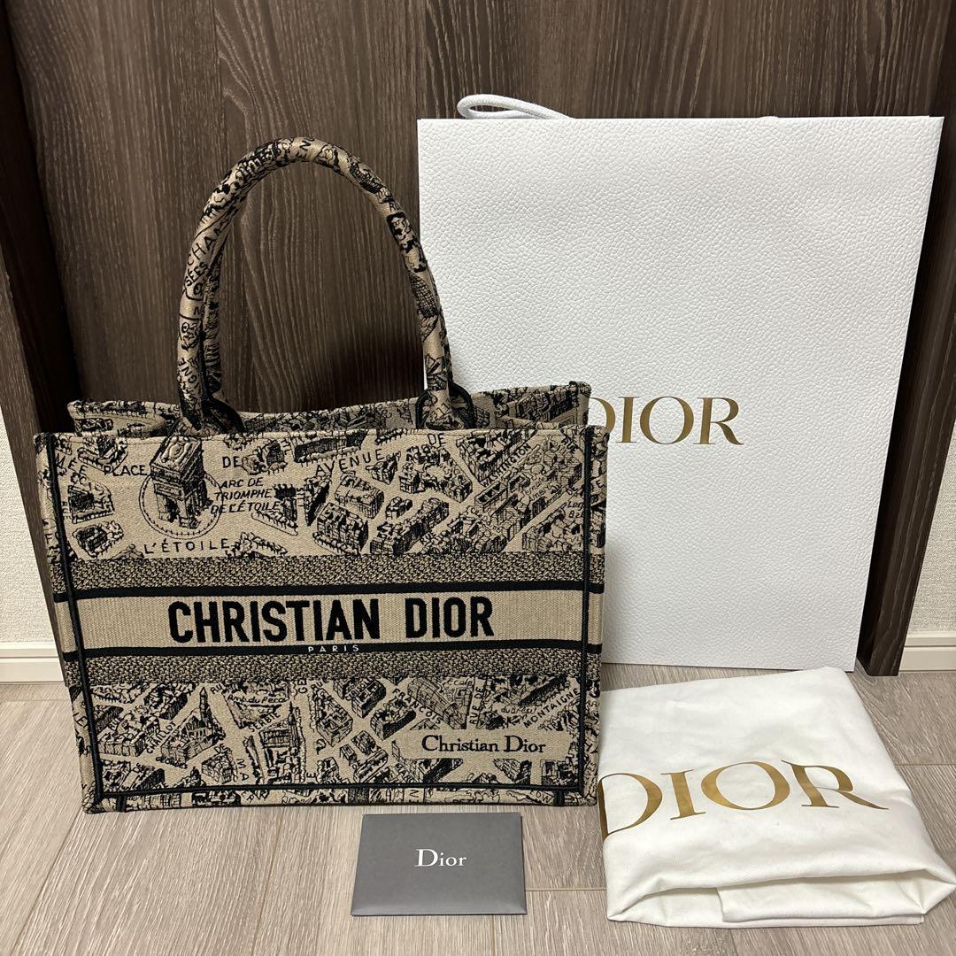 【パリのモンテーニュ通り】Dior BOOKTOTE バッグ ミディアム パリジェンヌになれちゃう】Dior Book Tote ミディアム (Dior