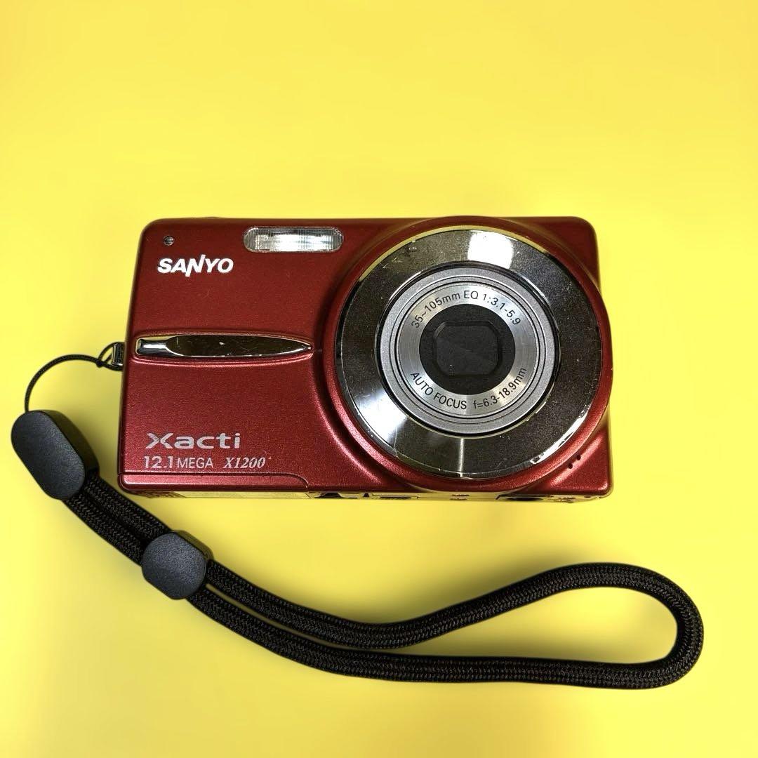 Sanyo X1200 12.1MP Compact Digital Camera Red - UNTESTED
