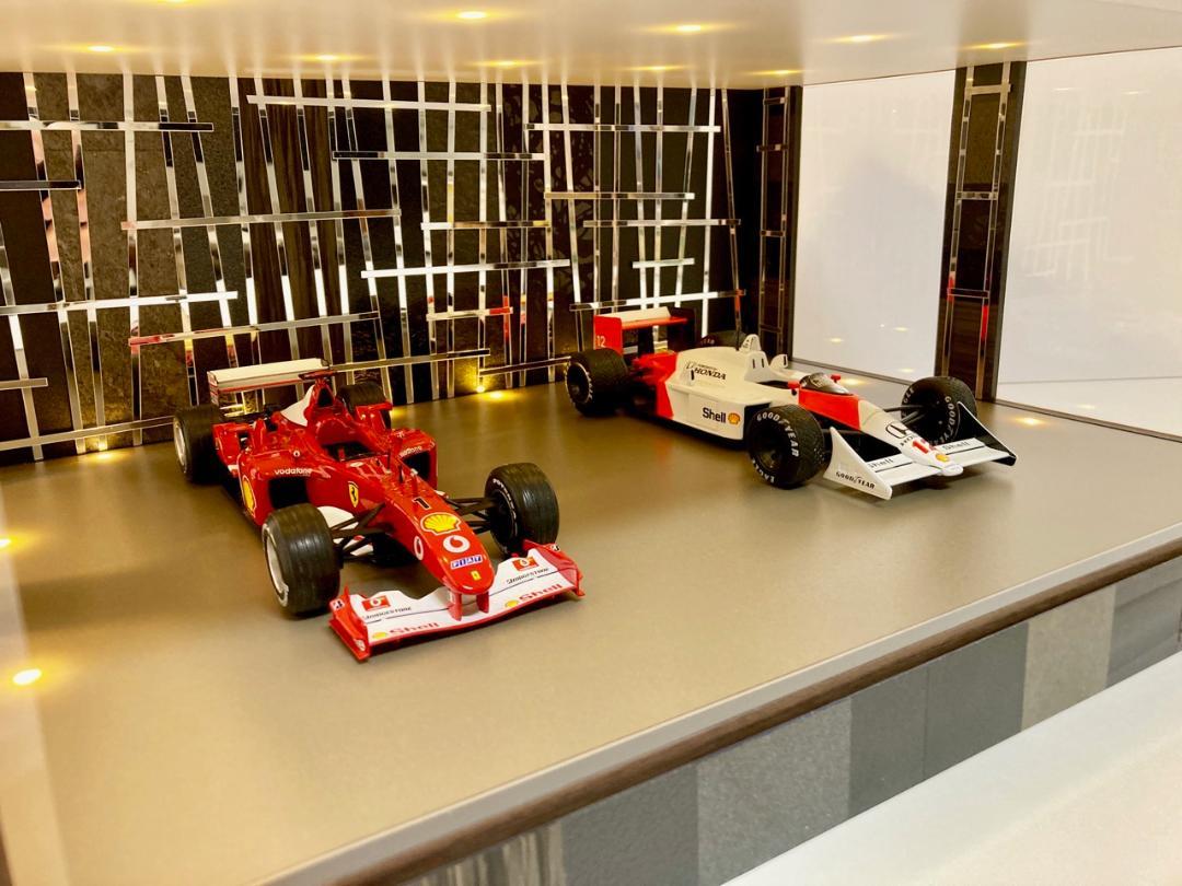1/18、2〜3台展示可・WH基調3面発光・ディスプレーBOX /ネオジオラマ 1/18展示2〜3台可・スリムミラー・ディスプレーBOX / ネオ