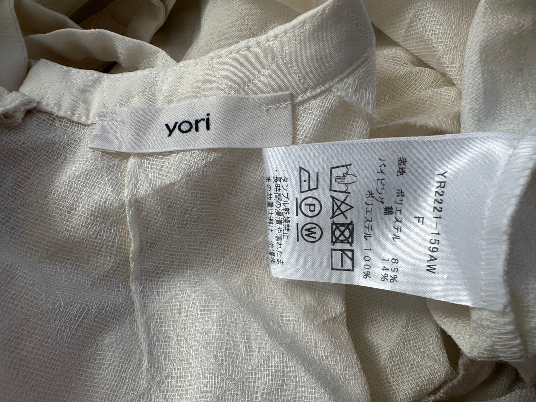 yori キルト柄パフスリーブブラウス 色違い2点セット yori キルト柄パフスリーブブラウス 色違い2点セット