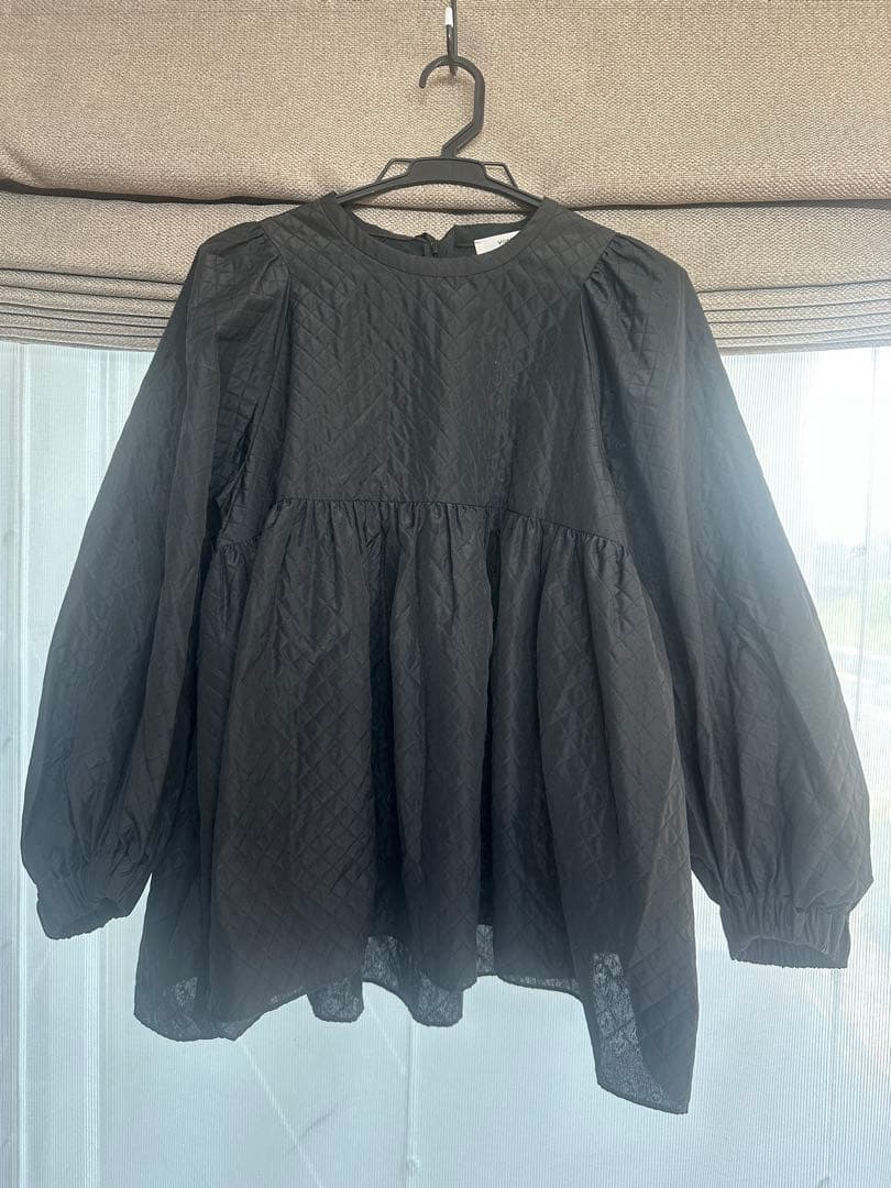 yori キルト柄パフスリーブブラウス 色違い2点セット yori キルト柄パフスリーブブラウス 色違い2点セット