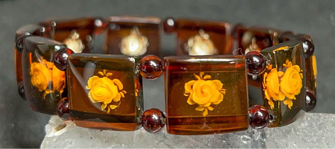 ✴️ まるで芸術品　インタリオ　琥珀　リトアニア産琥珀　天然石　アンバー　バングル