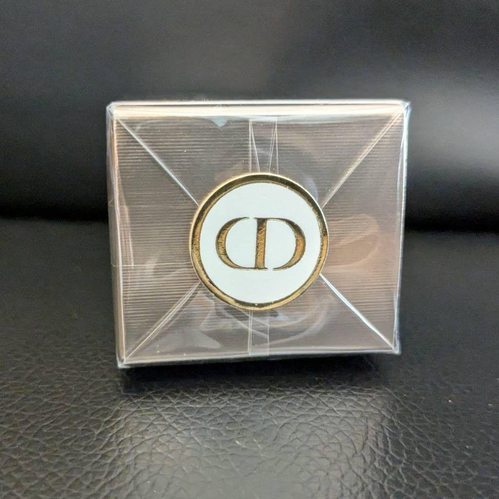 Dior プレステージ ホワイト ラソリューション ルミエール ライトインセラム