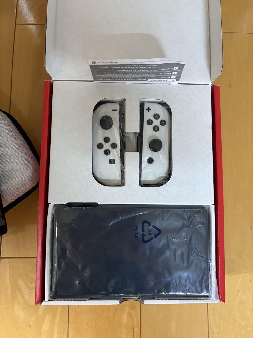 Nintendo Switch ホワイト/ブラック 本体 ケース付き Nintendo Switch本体 ブラック/ホワイト有機EL ケース付き