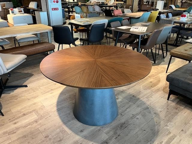 ダイニングテーブル　円形　丸形　ウォールナット　新品