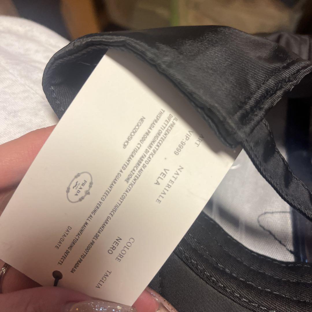 PRADA キャプ帽子
