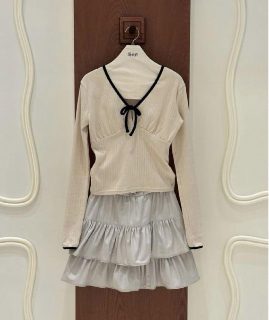 【SINOON】★24SS★リボン Vネック ロング スリーブ 新品未使用】SINOON リボンVネックロングスリーブ - メルカリ