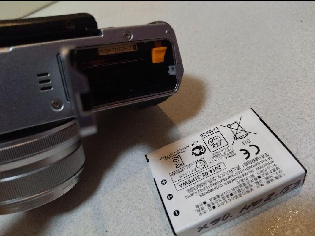 【ジャンク品】フジフィルム、X30（コンパクトデジタルカメラ）