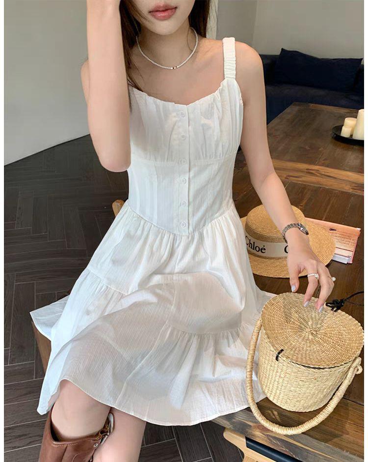 夏のお出かけにぴったり♪ひざ丈ワンピースシンプルデザイン