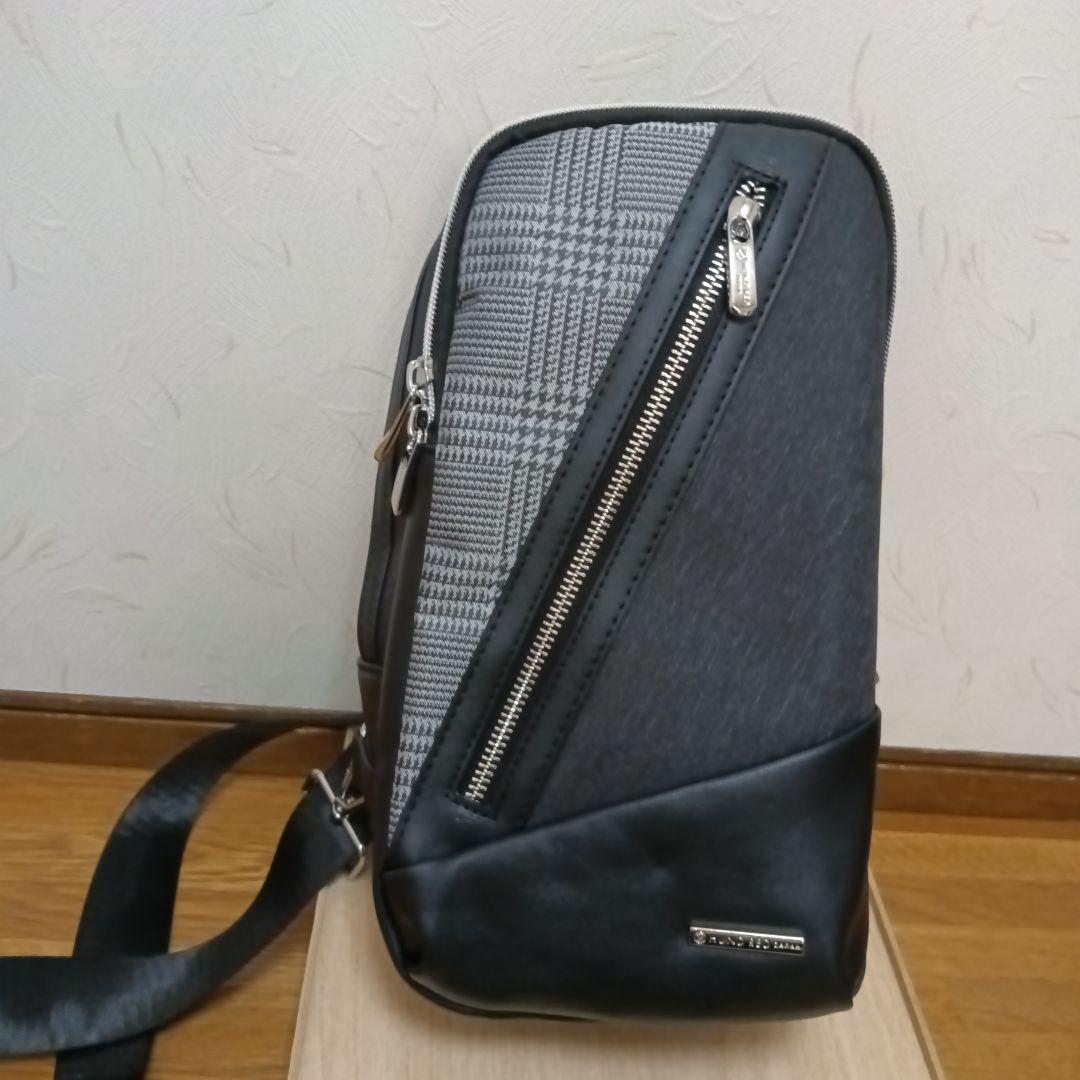 タグ付き新品HUND RED JAPAN グレンチェックバイカラーボディバッグ