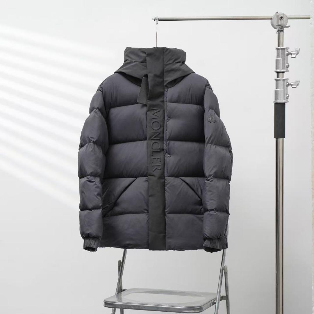 モンクレールMONCLERの人氣ダウンジャケットですAXXS以下