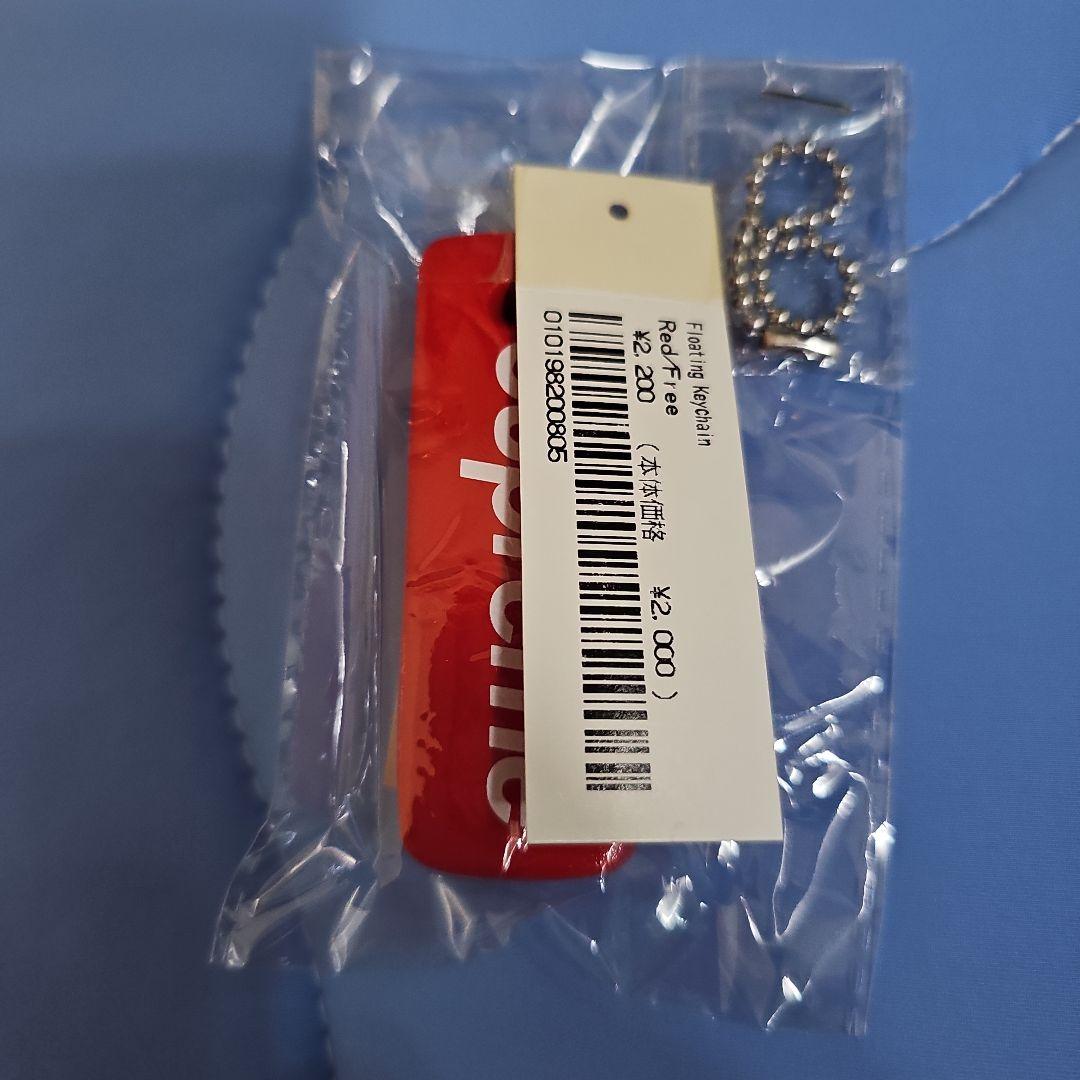 Supreme Floating Keychain - メルカリ