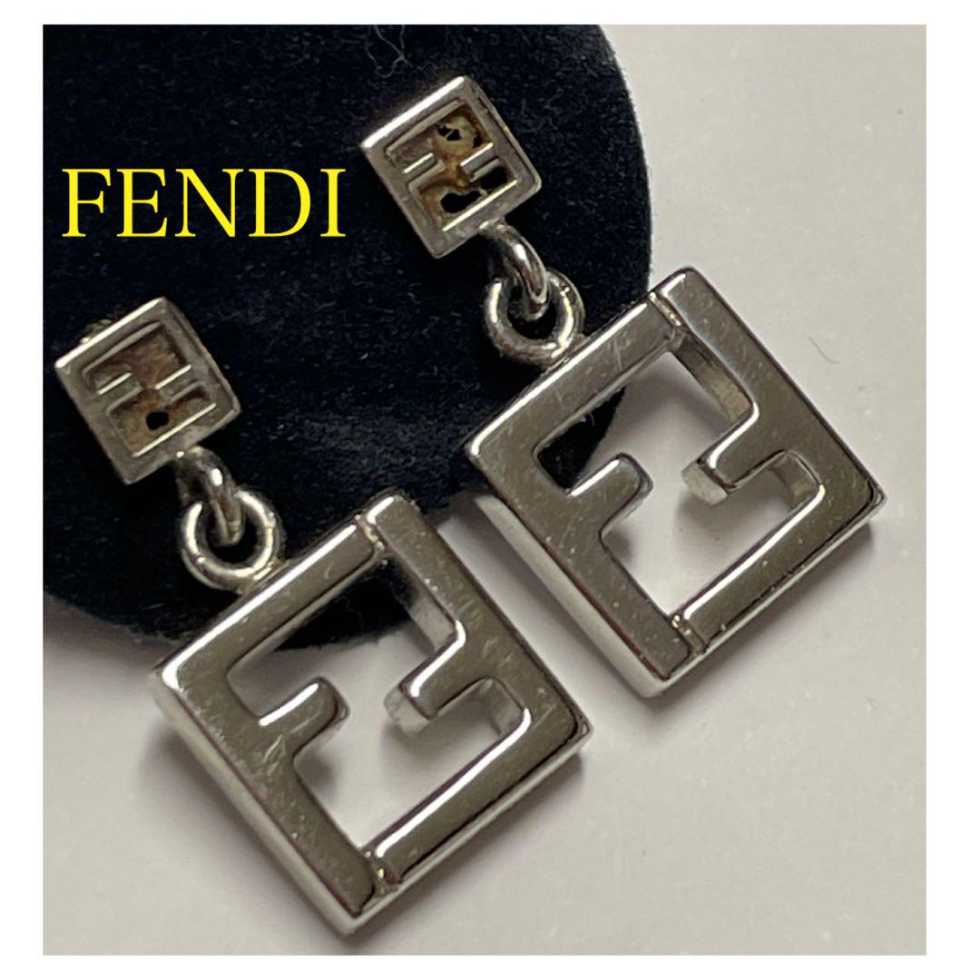 【良品】FENDIフェンディ　両耳　ピアス　❤︎