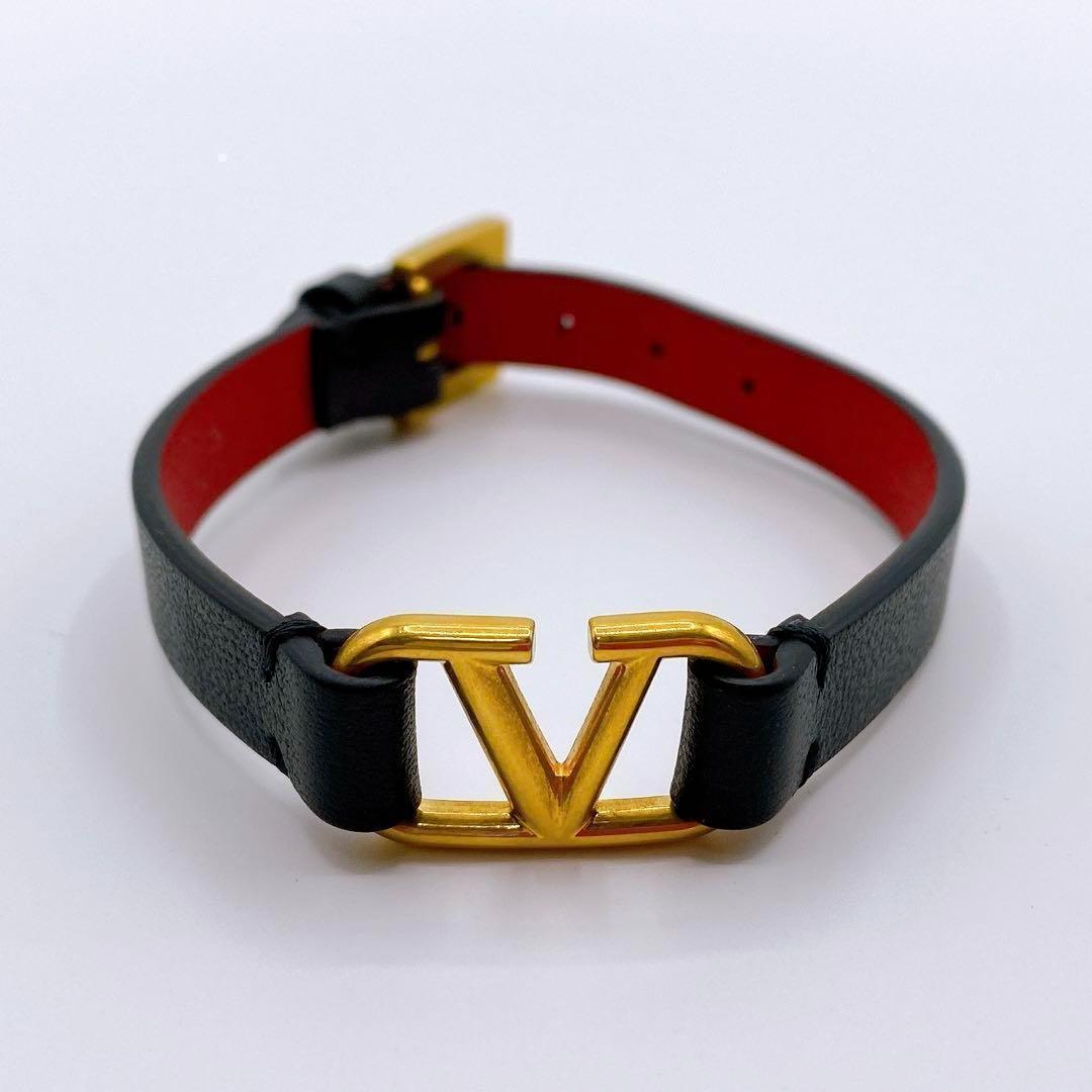 美品】ヴァレンティノ レザー Vロゴ ブレスレット ブランド 美品】ヴァレンティノ レザー Vロゴ ブレスレット ブランド