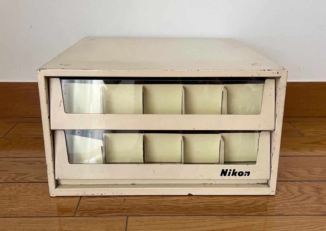 Nikon ニコン　メガネレンズ棚　クリーム色　店舗用什器　非売品　棚　スチール