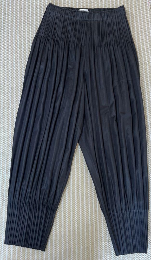 PLEATS PLEASE イッセイミヤケ　プリーツパンツ　サイズ3