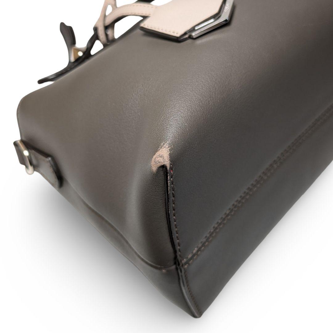 FENDI グレー レザー ショルダーバッグ - メルカリ