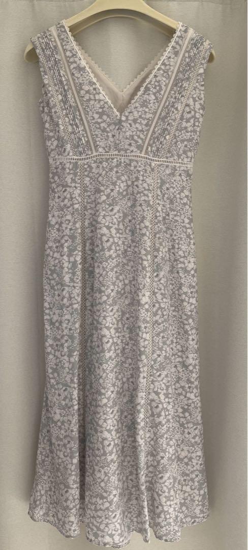 ワンピース Lace Trimmed Floral Dress herlipto
