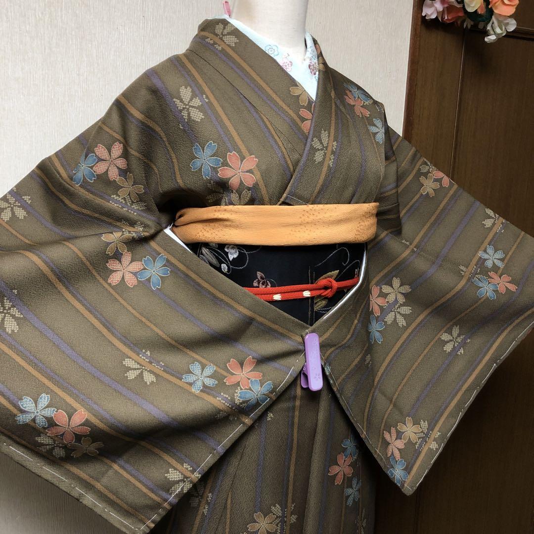 洗える着物しつけ糸付き 花柄小紋着物 と絞りのコートの2点セット　カジュアル着物 洗える着物しつけ糸付き 花柄小紋着物 と絞りのコートの2点セット