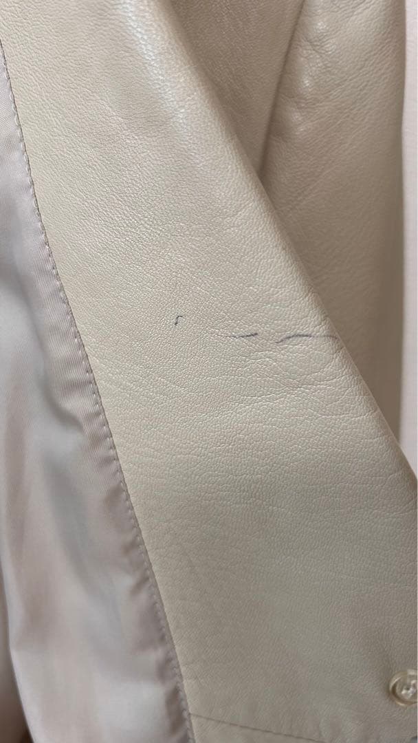 ベージュジャケット