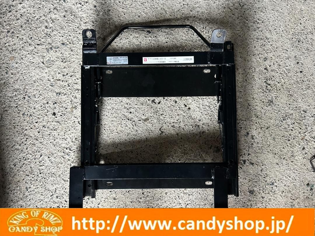 【中古】滋賀発トヨタ200系ハイエース運転席シートレール★レカロアダプター付