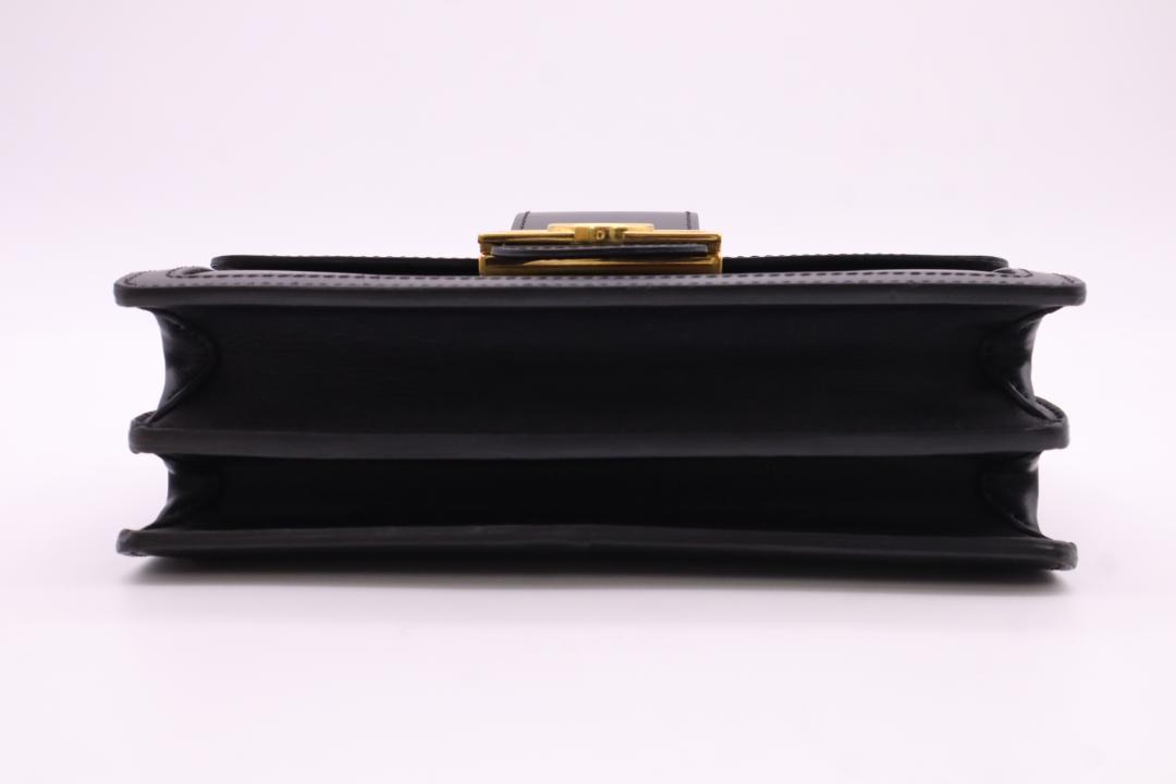LOUIS VUITTON ショルダーバッグ LVロック ドーフィーヌMM 黒