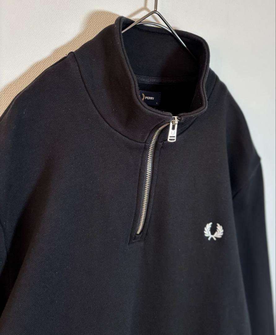 FRED PERRY フレッドペリー　刺繍ロゴ　ハーフジップ　スウェット