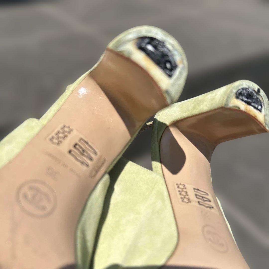 CHANEL ライトグリーン スエード サンダル　36 CHANEL ライトグリーン スエード サンダル 36