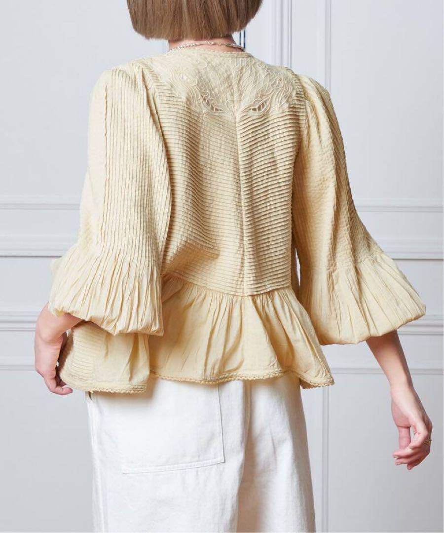 【新品美品】IENA LA BOUCLE ピンタック刺繍ブラウス