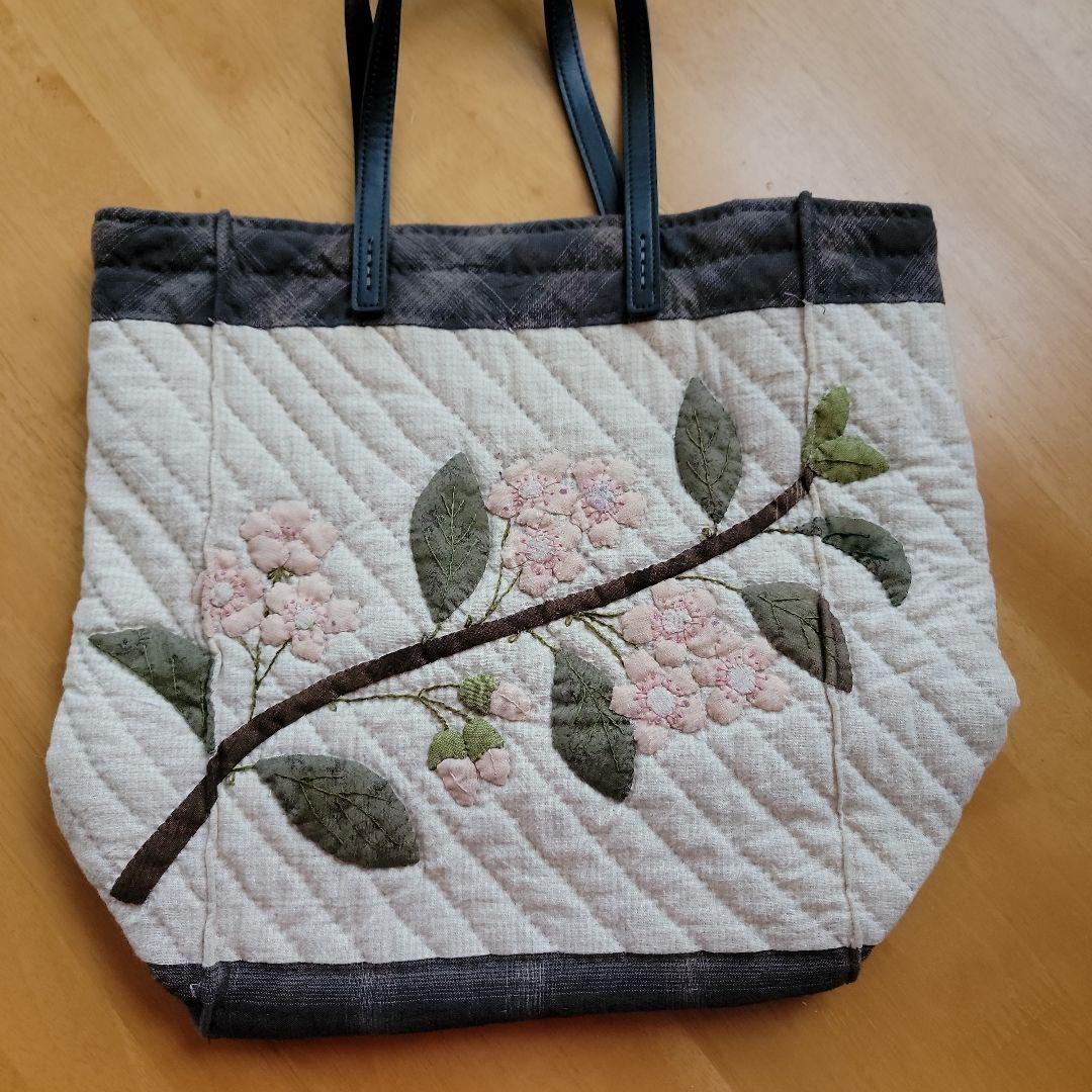 花柄刺繍キルティングトートバッグ