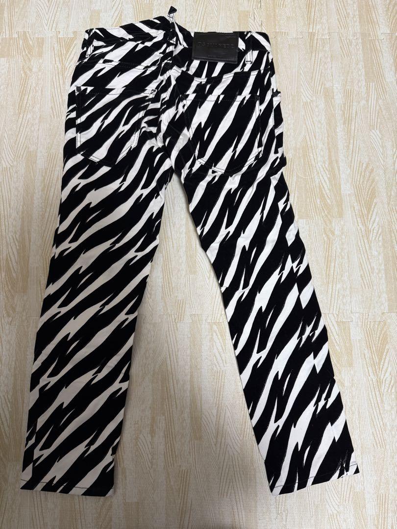 ディースクエアード白黒柄クロップドパンツ