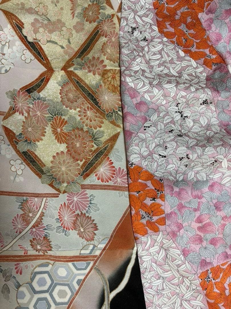 《125cm/LL〜3L》黒留袖リメイクワンピース ― 花々が重なる絵羽柄ドレス 《125cm/LL〜3L》黒留袖リメイクワンピース ― 花々が重なる絵羽柄ドレス