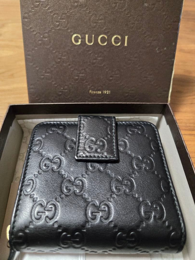 GUCCI 二つ折り財布 黒
