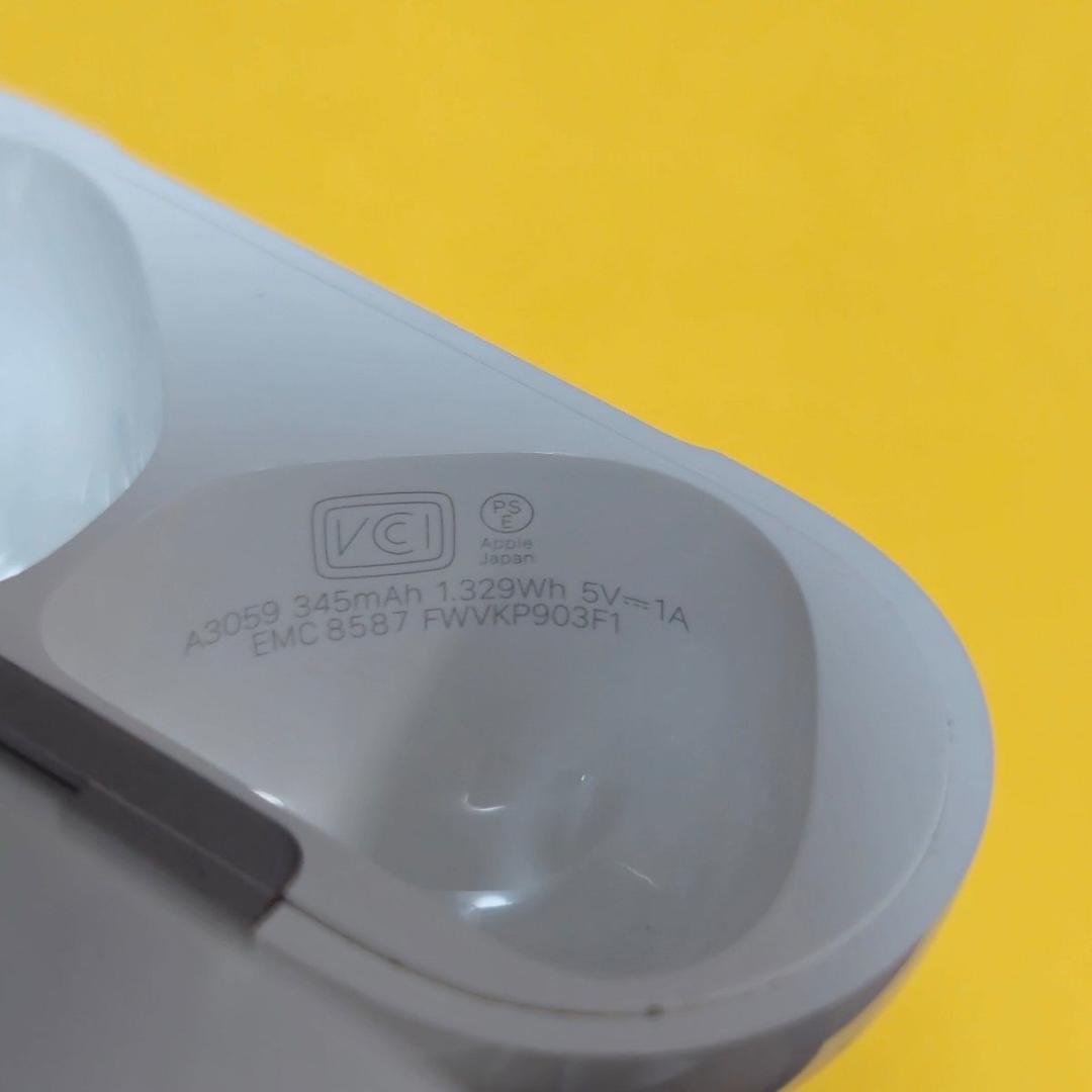 美品】AirPods4 第四世代 ノイズキャンセリング 充電ケース A3059
