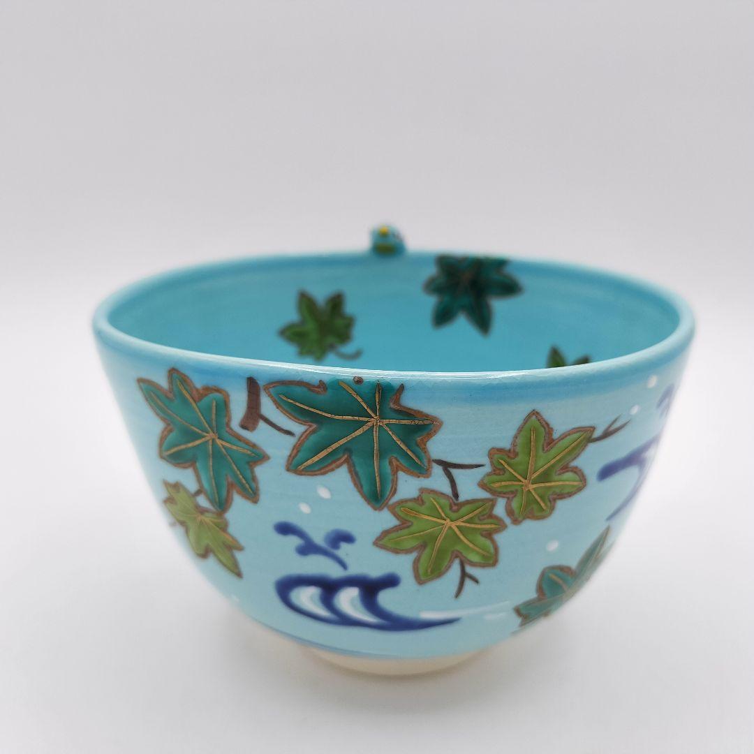 113 新品　茶碗　青釉「青楓に川蝉」　東山　深山　茶道