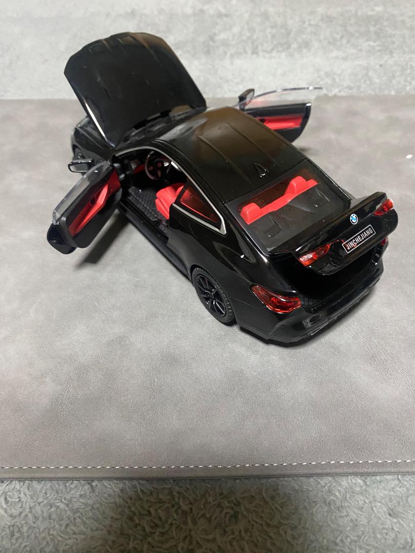 (最終値下げ)BMW M4　ダイキャストモデルカー 1:24