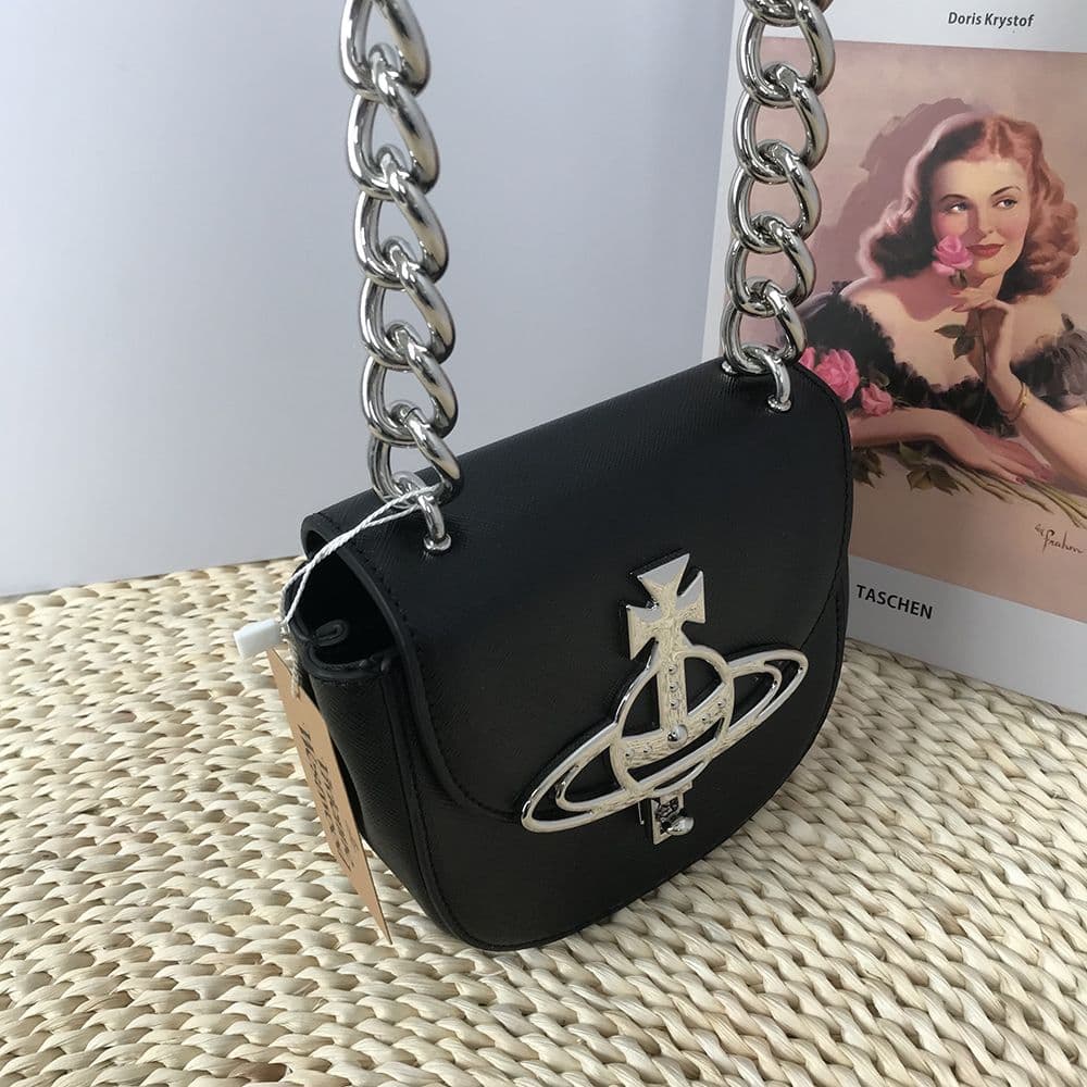 定番人気 - Vivienne Westwood レザー チェーン ショルダーバッグ