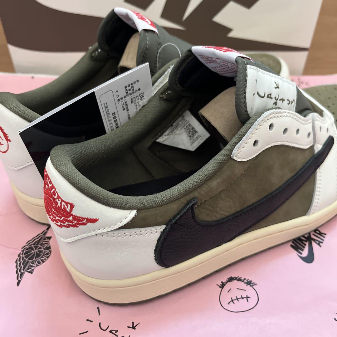 トラヴィススコット × ナイキ エアジョーダン1 ロー　リバースオリーブ